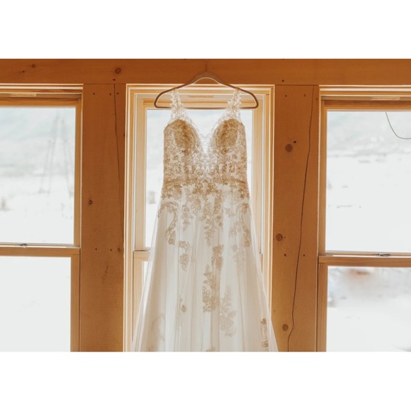 Wedding Dress - Picture 1 of 5